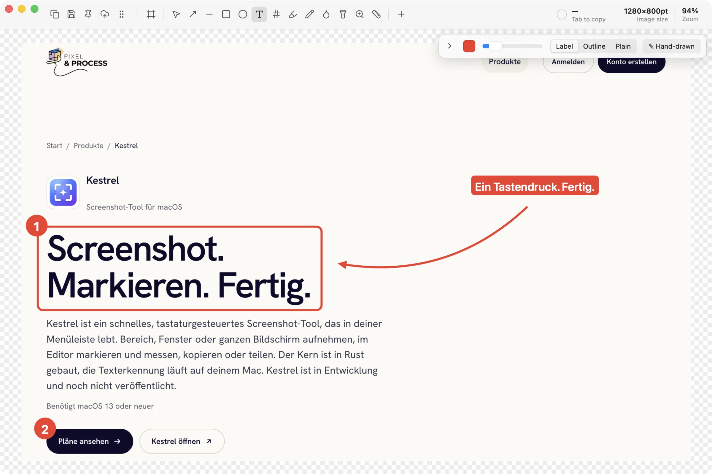 Der Kestrel-Editor: Überschrift mit rotem Kasten und Zähler 1, gebogener Pfeil mit der Textmarke „Ein Tastendruck. Fertig.“, Zähler 2 am Button; oben die Werkzeugleiste und die Optionen fürs Textwerkzeug.